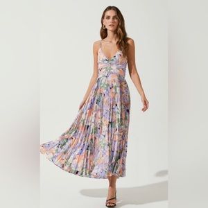 New with tags!! Blythe Floral Plisse Midi Dress
CORAL MULTI / M